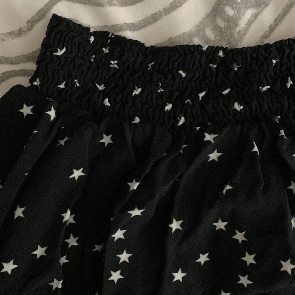 Subdued Ruffle Mini ⭐️ ⭐️ ⭐️ - Picture 2 of 4